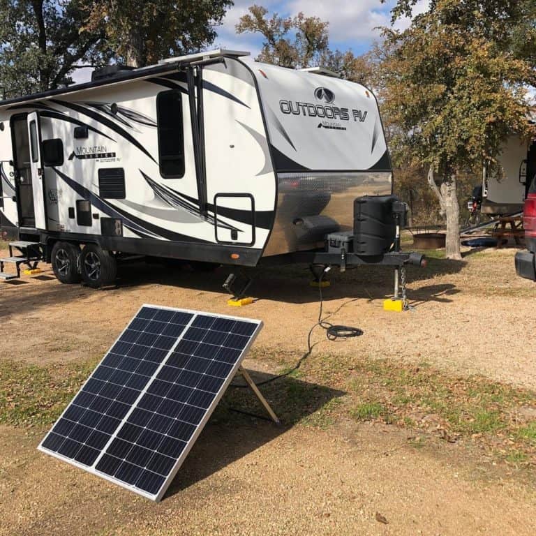 travel trailer with solar panels