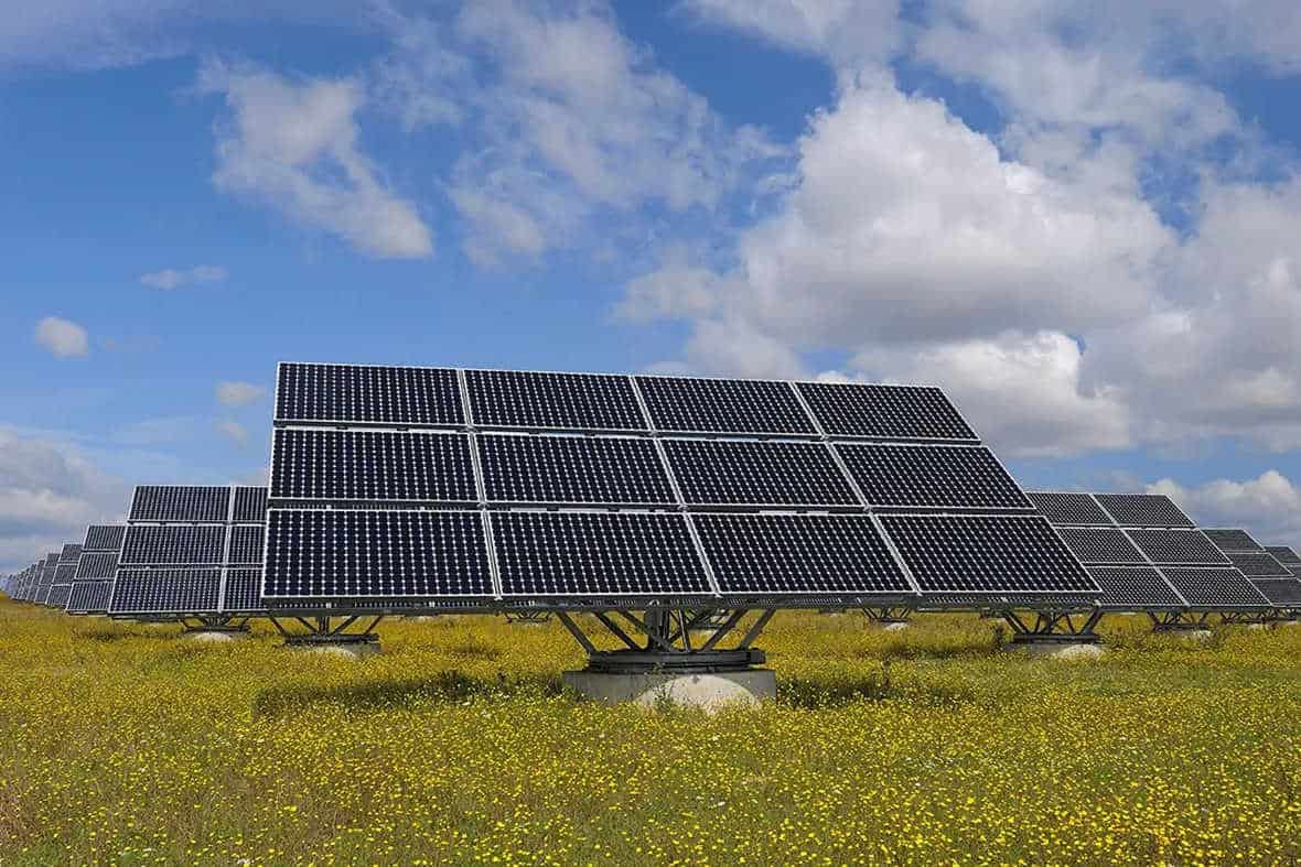 how does solar panel farm work
